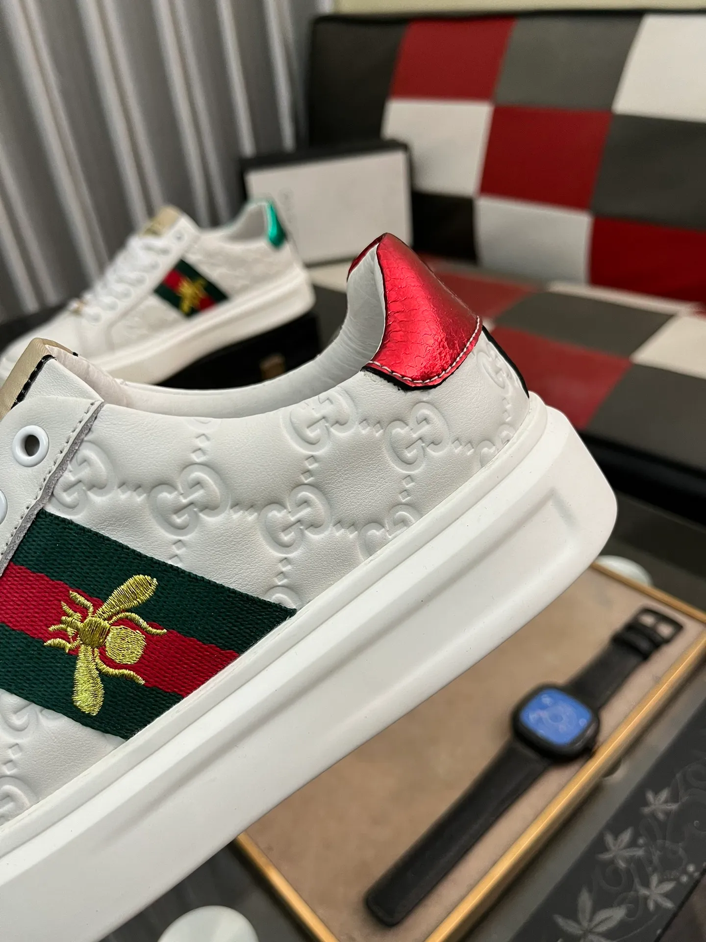 Men's shoes💰400⌚️⌚️[GUCCI] Gucci men's casual shoes are absolutely popular🔥The ultimate matching item for trendy men! The charm of super texture is irresistible, the main recommendation, the flower leather color is bright! The upper is made of high-quality cowhide + brand printed fabric, sheepskin feet, wear-resistant rubber sole, noble and elegant! Extremely comfortable🎁🎁You can be as handsome as you want💪 38-442️⃣colors available